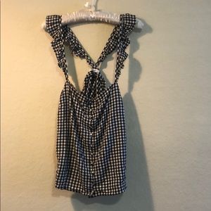 Gingham tank top with buttons and ruffles